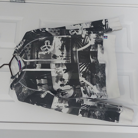 Aritzia Tops - Aritzia TNA pullover hoodie.  Size small.